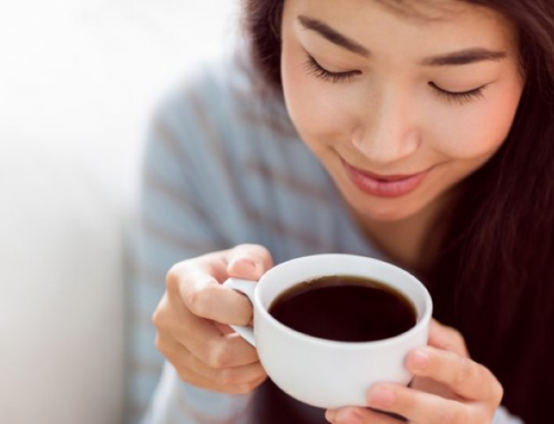 Uống cà phê có gây nổi mụn không ?